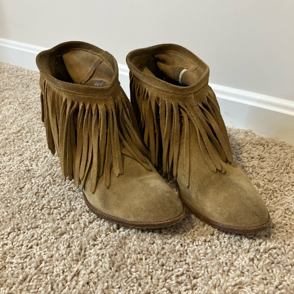 FRYE Womens Size 9B Distressed Tan Suede Fringe Heeled Ankle Boots Bootie - Picture 2 of 8